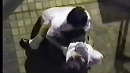 Ostavio je spermu na stražnjici jedne brinete koja porno gratis fr ju je imala na stolu
