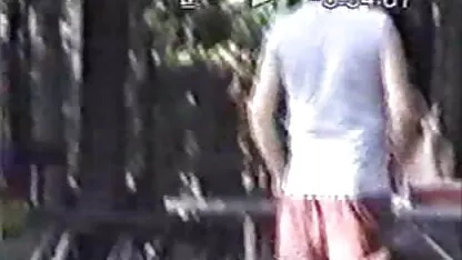 Djevojka sisa crvenu porno masina papriku svog dečka