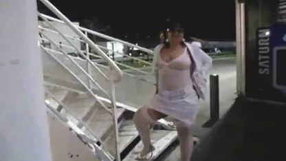 Brutalni seksi film gratis 3D porno jebeni u kojem su plavušu jebala čudovišta s trostrukom penetracijom.