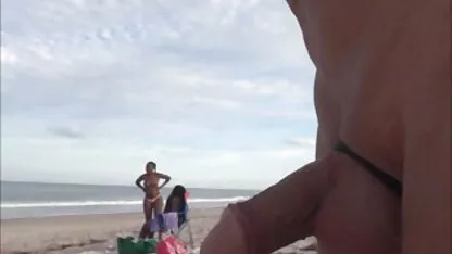 Dok njegove supruge nema, muškarac se sex filmeporno upušta u zrelog susjeda