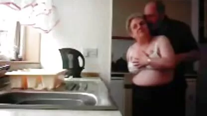Prekrasna brineta brutalno je video sex gratis xxx jebeno tri muškarca