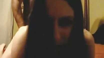 Spretno je odgurnuo mladu drolju penceu u thai pornofilm dupe