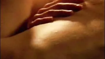 Sluškinja je sex oral video gratis poslužila svog ćelavog šefa razigranih usta