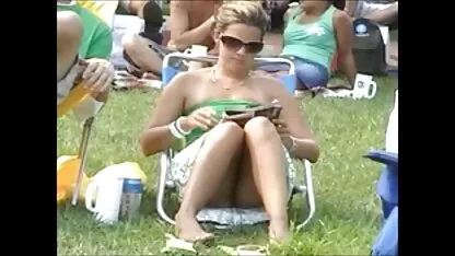 Domaća djevojka strpala je film seksi gratis u obrijanu pičku