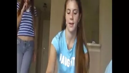 Dvije djevojke u kožnom donjem rublju zabavljaju se s mladom film de sexo gratis