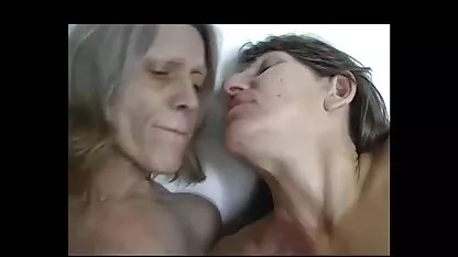 Djed je pržio svoju prsatu video sex gratis xxx unuku na kauču