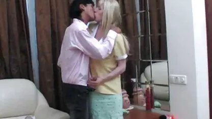 Horny pilić se kotrlja film pornozot na penisima i spermama