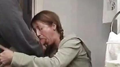 Aktivni ruski muškarci ujedaju kurvu u video sex gratis xxx svim rupama
