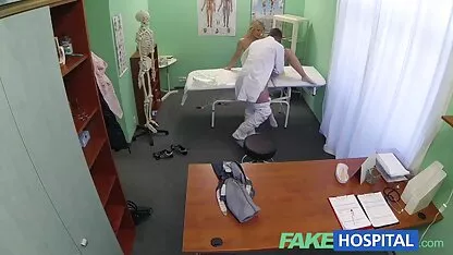 Bijelac gratis sexy film liže crnu djevojčinu pičku