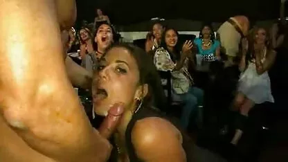 Grubo jebeno MILF filmespormosgratis s tetovažama kraj bazena