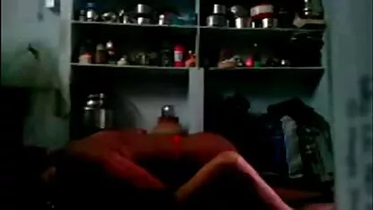 Vruća kuja posađena na samim jajima fete cu cur sexi