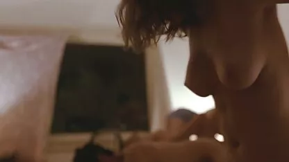 Maserka swedish sexfilm prstenjajući kurac i igra se s boobs