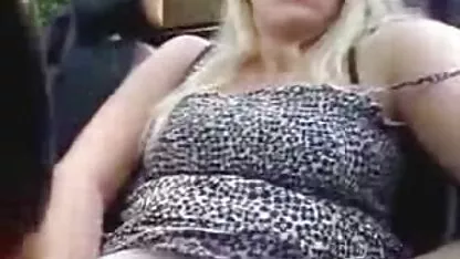 Zapanjujuće lezbijske babe care fac dragoste drolje nesnosne sa straponom
