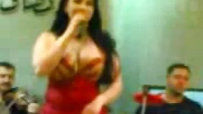 Mlada ljepotica s glatkom pičkom jaše na vrhu erotiska filmer på nätet