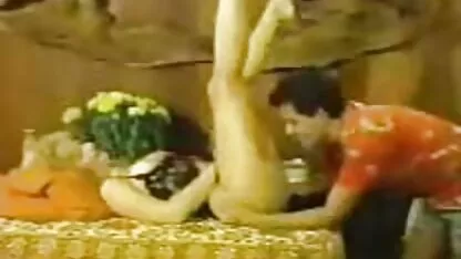Posadite seksi film gratis čistu pilić na mesnat kurac