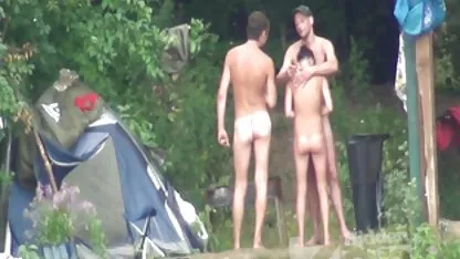 Dječak je ubrusio dvije plavuše u film de sexo gratis obrijanu pičku