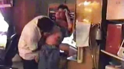Dvojica razuzdanih djedova futai filmat ascuns zabavljali su se s crvenokosom mladom