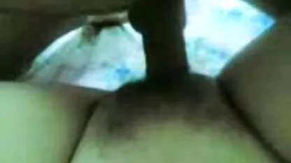 Ruska porno sex film gratis ljepotica pokazala je svoju pičku i prekrila se mokraćom