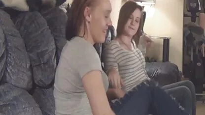 Prekrasna porn vidio gratis prsata brineta s mladim kaubojem jebe