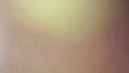Lijepa žena sex film porno gratis koja vara tipa sa svojim preokupiranim prijateljem