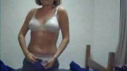 Zrele strandsex film lezbijke froliraju sa straponom