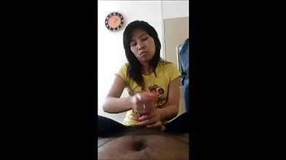 Seksi video sex nani mlada žena skače na muški penis