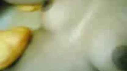 Dvije mlade bradavice futai filmat ascuns smiruju simpatičnog momka